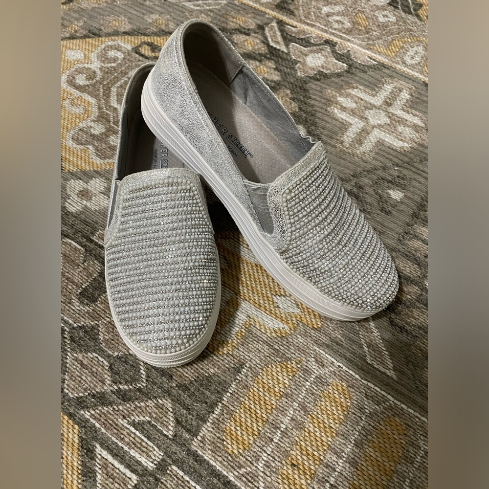 Sketcher street memory foam size 7
Fairly used